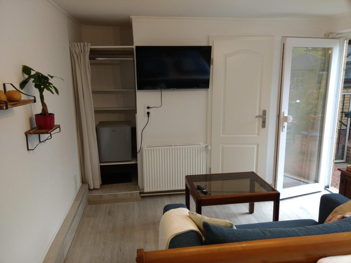 Ruhige, Gemuetliche 1-Zimmer Gartenwohnung Fuer 2 Erwachsene Lübeck Buitenkant foto